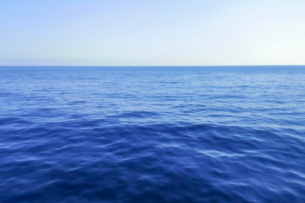 Mer bleue et ciel dégagé, mer des Caraïbes