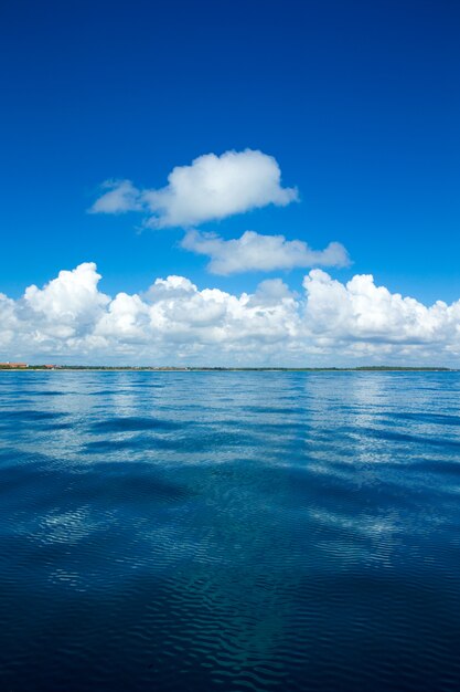 Mer, ciel et nuages