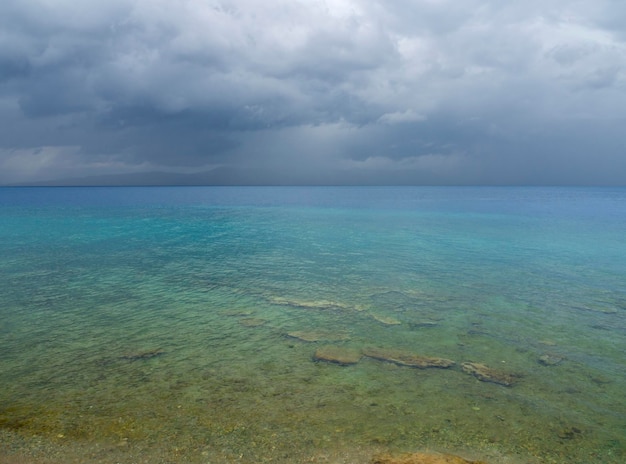 Mer Égée dans une tempête en Grèce