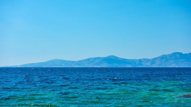 Mer Égée et île de Tinos, Grèce. paysage grec