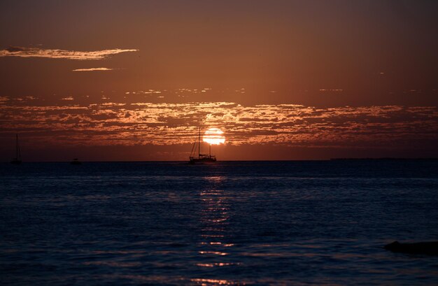 Mer panoramique océan lever du soleil paysage marin sur le lever du soleil sur la mer paysage naturel magnifique paysage nuageux sur