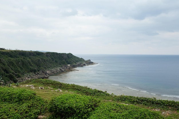 Mer de vert émeraude de l'Okinawa