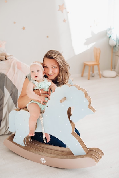 Mère aimante avec sa fille. Stock photo portrait