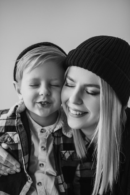 Mère de famille fils énorme heureux ensemble amour beau portrait