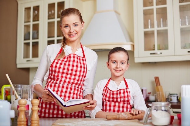 mère fille famille fille pâte