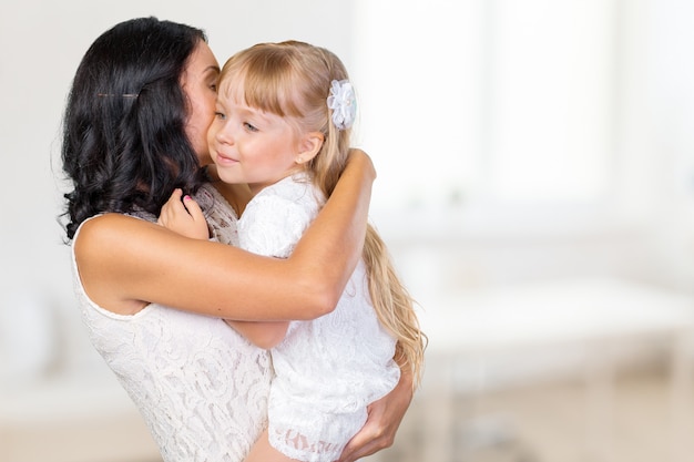 Mère et fille. Famille heureuse