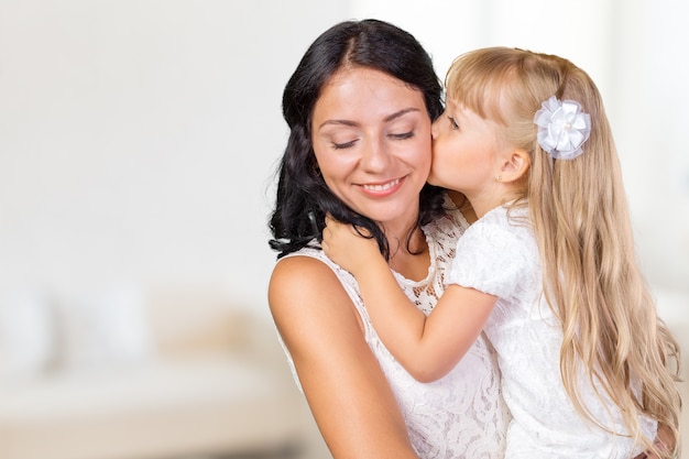 Mère et fille. Famille heureuse