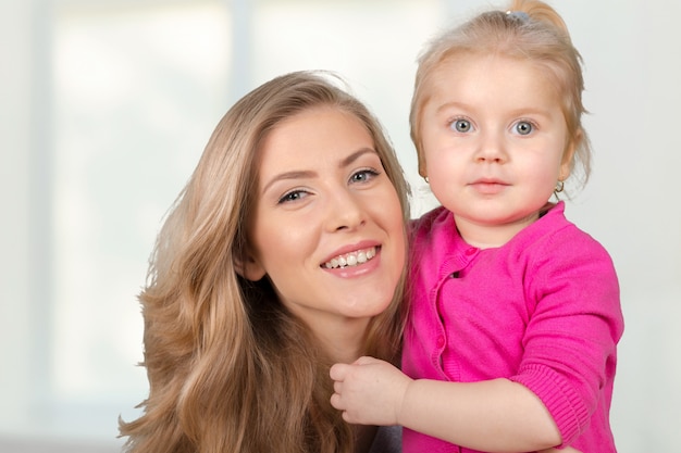 Mère et fille. Famille heureuse