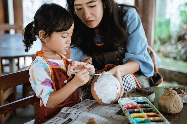 Mère et fille peinture pot en céramique