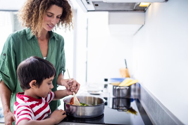 Mère, fils, cuisine, cuisine