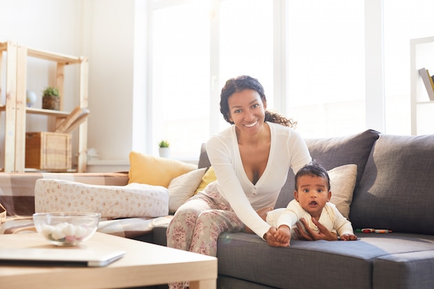 Mère heureuse avec bébé