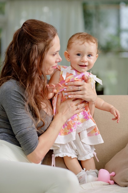 Mère jouant avec sa petite fille