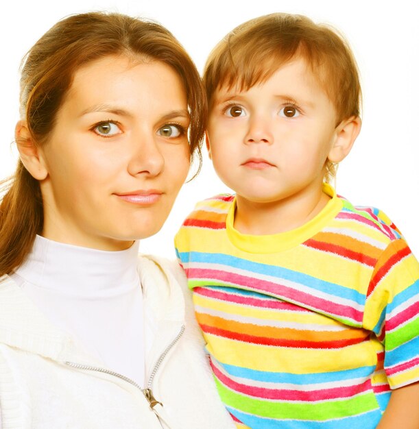 Mère et son petit fils heureux