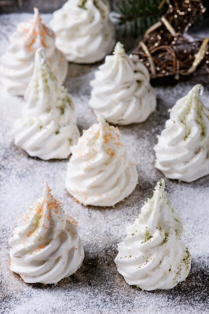 Meringue française comme sapin de Noël