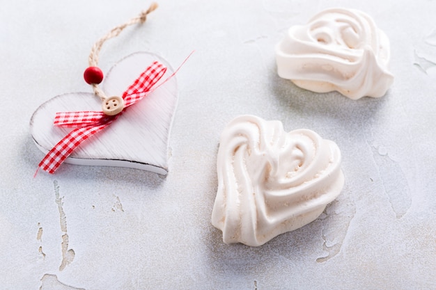 Meringues en forme de coeur