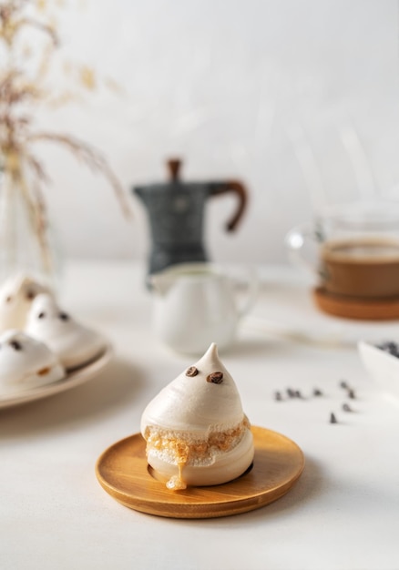 Meringues d'Halloween en forme de fantômes