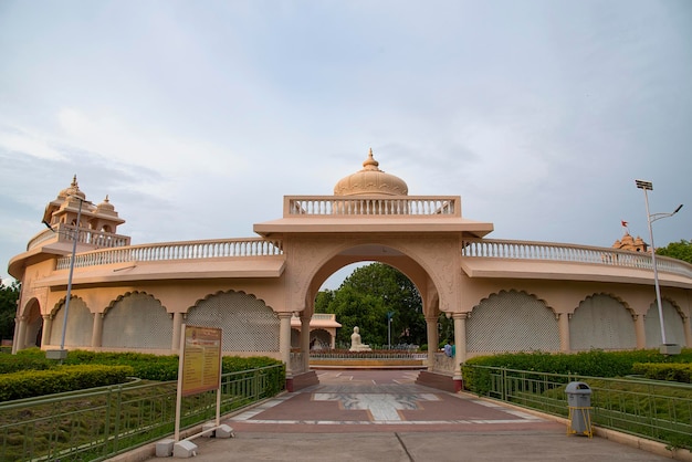 Une merveille architecturale à Anand Sagar Shri Saint Gajanan Maharaj Sansthan Anand Sagar est un lieu d'attraction touristique de Shegaon Maharashtra Inde