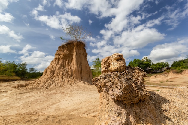 Merveilleuses structures naturelles de Sao Din Na Noi dans le parc national de Si Nan, Nan, Thaïlande