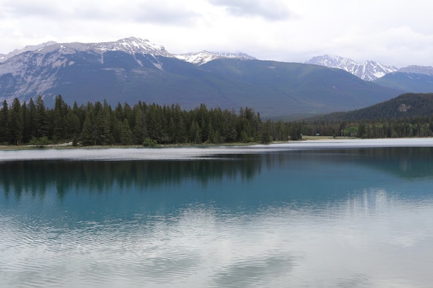 Merveilleux lac en Alberta Canada