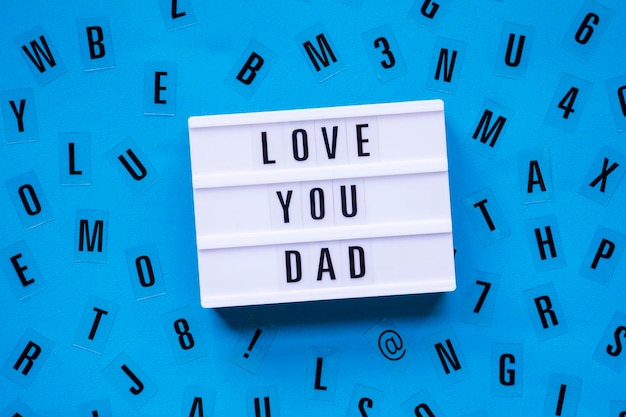 Message lightbox de la fête des pères sur fond bleu