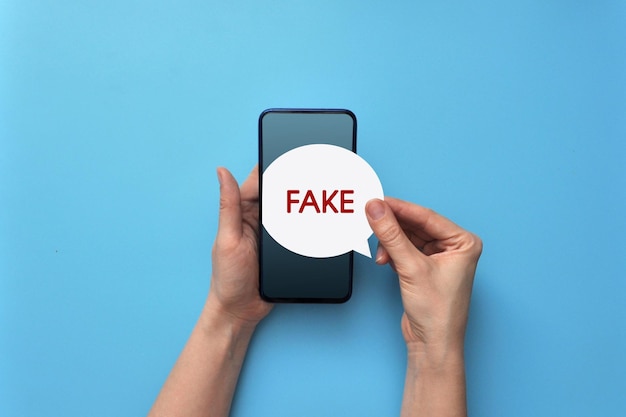 Message téléphonique : Fake news. Fausse information