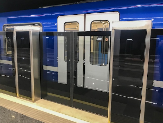 Métro avec sécurité accrue nouvelles stations de métro portes automatiques à double sécurité