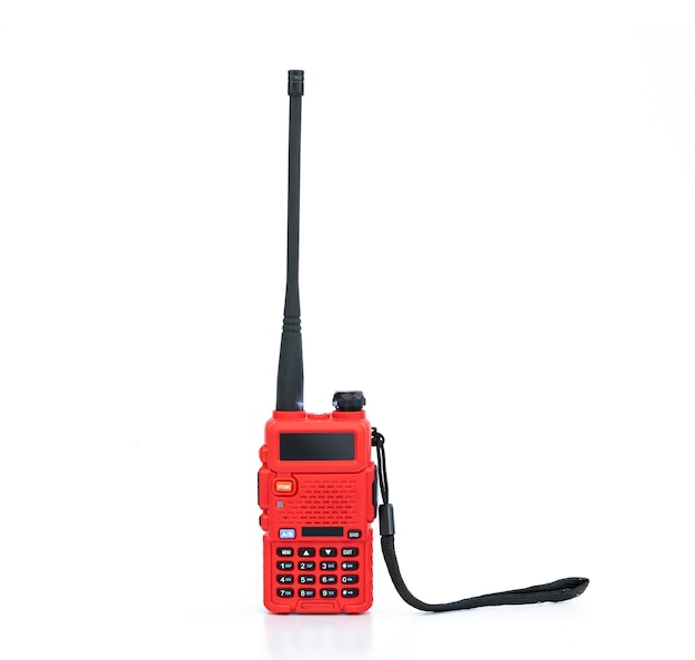 Émetteur-récepteur radio portable rouge isolé