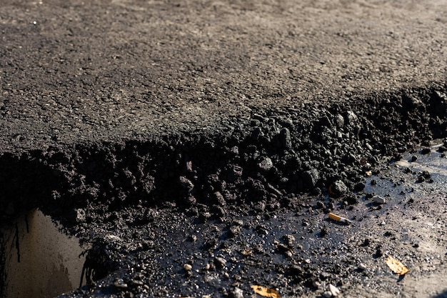 Mettre de l'asphalte sur la route