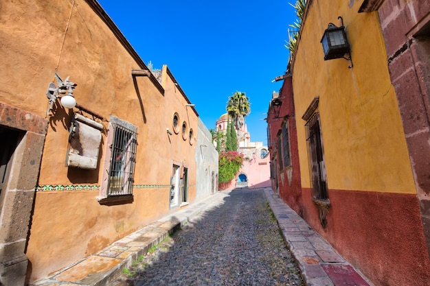 Mexique Bâtiments colorés et rues de San Miguel de Allende dans le centre-ville historique