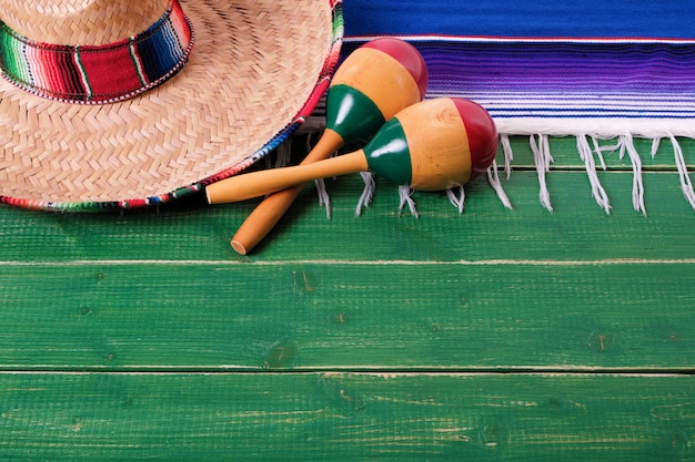 Mexique cinco de mayo bois fond mexicain sombrero maracas