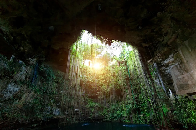 Mexique Ik Kil Cenote au centre nord de la péninsule du Yucatan près de Cancun et Merida