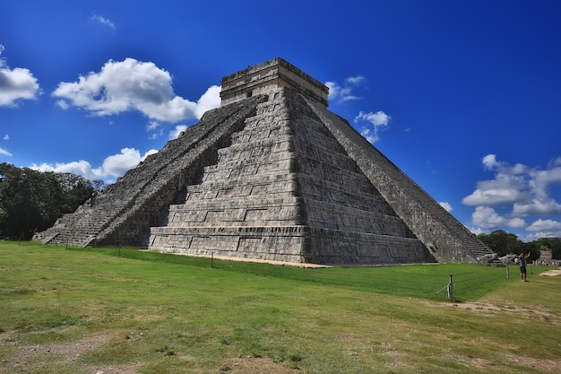 mexique pyramides ville antique maya, paysage amérique précolombienne chicenica maya