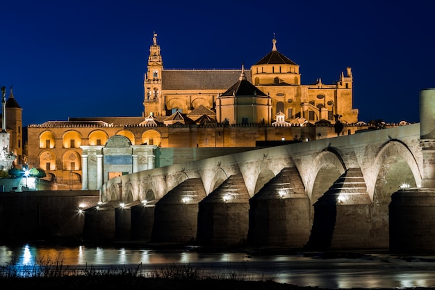 Mezquita et pont romain