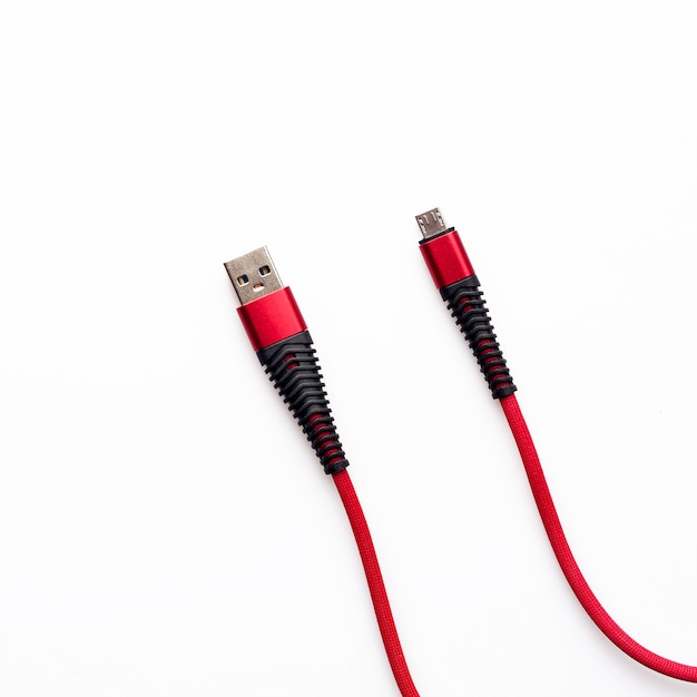 Micro BM USB fil rouge. Câble de charge et de connexion