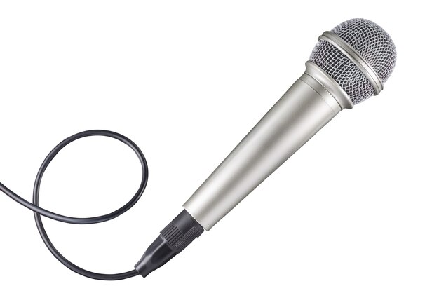 Photo microphone et câble isolés sur fond blanc. pleine profondeur de champ