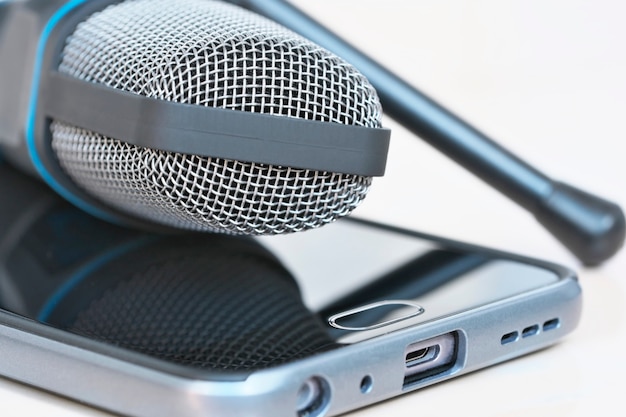 Microphone à condensateur et smartphone