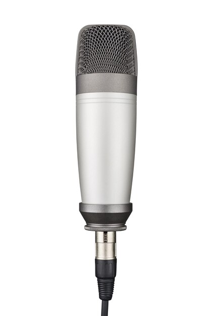 Microphone à condensateur de studio gris isolé sur fond blanc