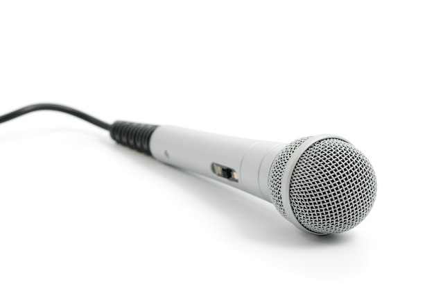 Microphone couleur argent isolé