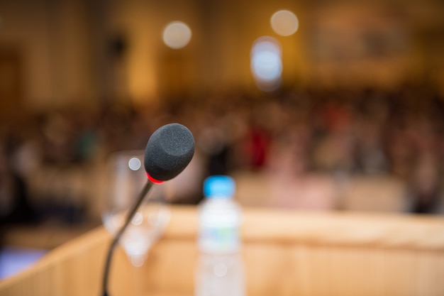 Microphone dans la salle de conférence libre