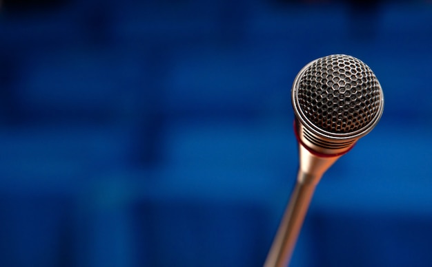 Microphone dans la salle de conférence