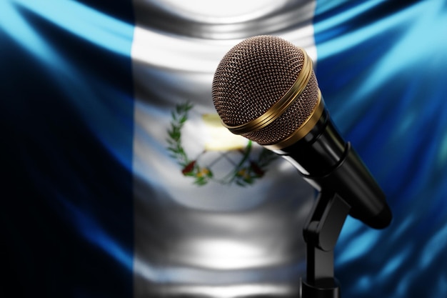 Microphone sur le fond du drapeau national du Guatemala illustration 3d réaliste prix de la musique radio karaoké et équipement de sonorisation de studio d'enregistrement