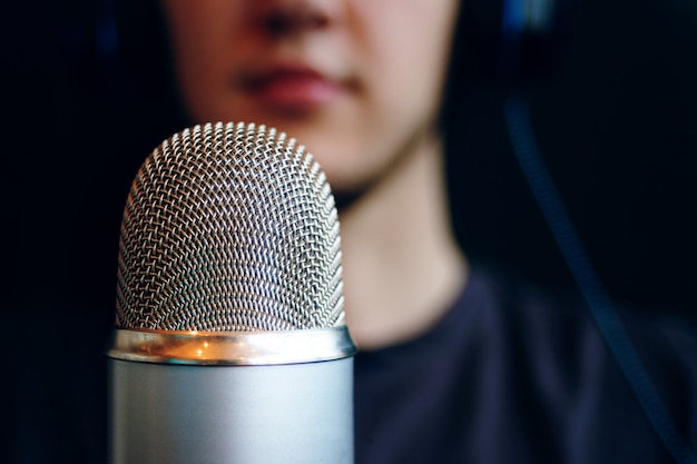 Microphone de podcast studio