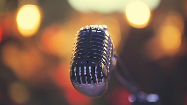 Microphone vocal sur scène de concert