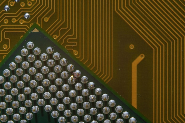 Microprocesseur sur le fond du microcircuit de la carte mère