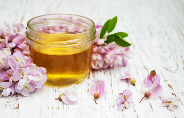 Miel aux fleurs d&#39;acacia