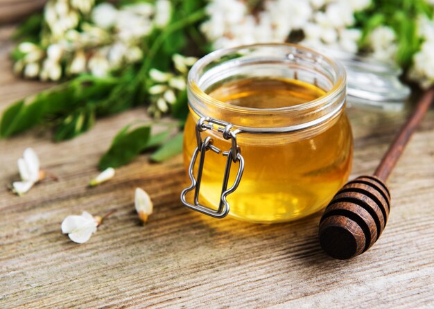 Miel aux fleurs d&#39;acacia