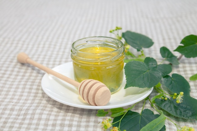 Miel de tilleul naturel aux fleurs de tilleul