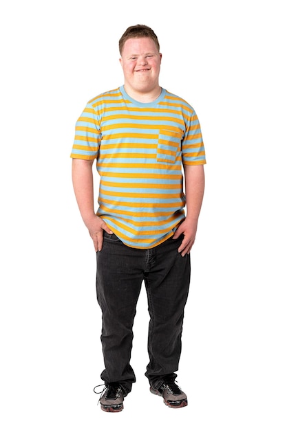 Un mignon garçon avec le syndrome de Down.