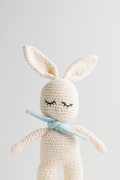 Mignon lapin amigurumi tricoté au crochet fait à la main