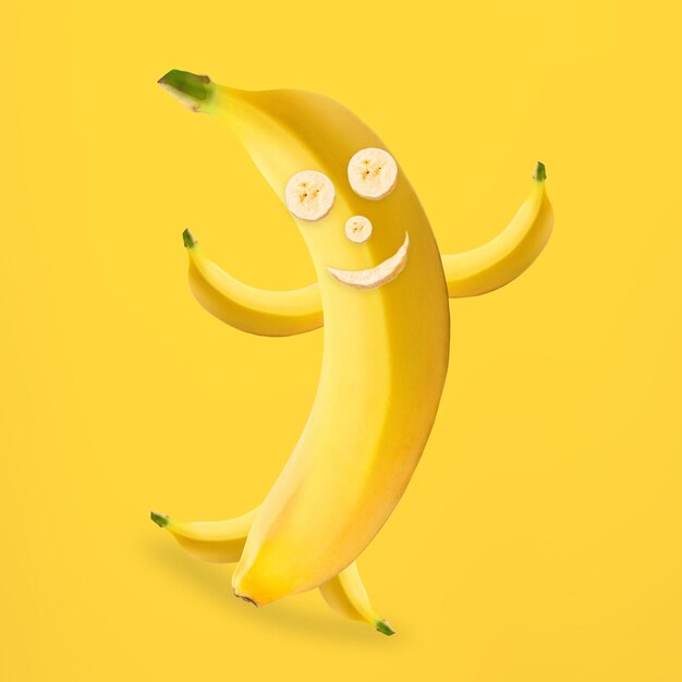 Mignon personnage de banane forte et souriante